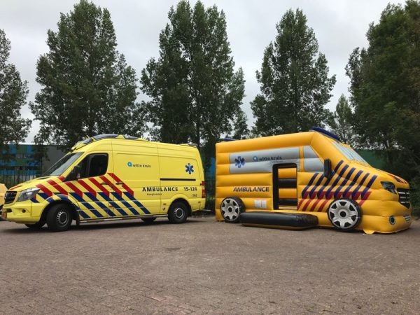 Individuelle Hüpfburg Rettungswagen kaufen
