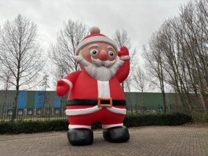 Weihnachtsmann aufblasbar 5 Meter kaufen