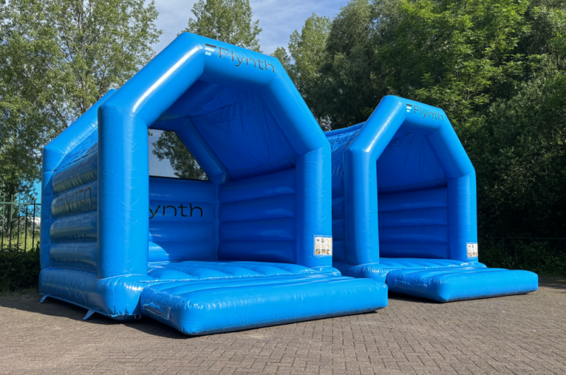 Individuelle Hüpfburg Flynth