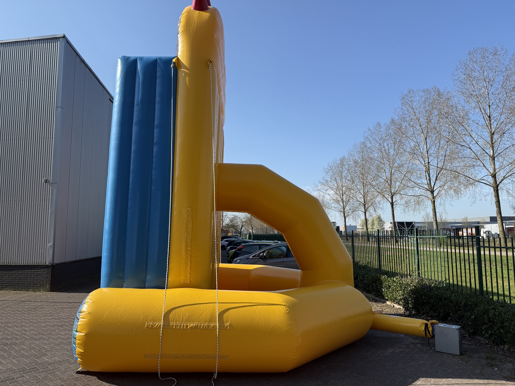 Hol Dir jetzt 'Mega Balls - am Ball bleiben!'