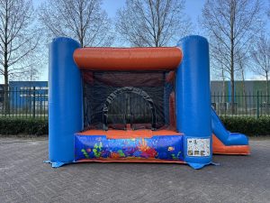 Bällebad-mit-Rutsche-im-Sea-World-Stil