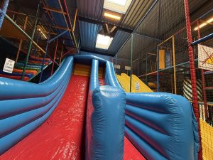 Aufblasbare Rutsche Indoorspielplatz Binnenpret
