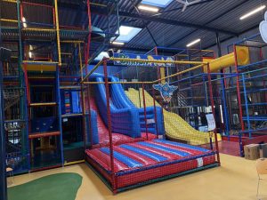 Hüpfburg Rutsche Indoorspielplatz Binnenpret I