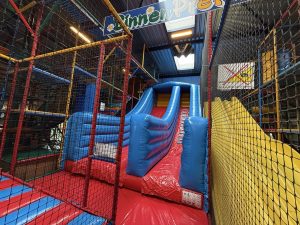 Hüpfburg Rutsche Indoorspielplatz Binnenpret II