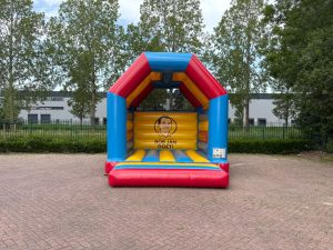 Fröhliche Hüpfburg für die Stiftung Bob Jan Doet