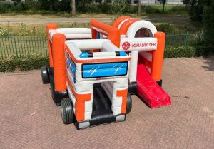 Maßgeschneiderte Multiplay Hüpfburg für die Johanniter-Unfall-Hilfe