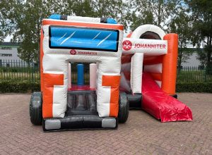 Maßgeschneiderte Multiplay Hüpfburg für die Johanniter-Unfall-Hilfe